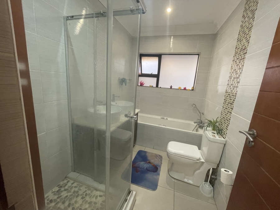4 Bedroom Property for Sale in Heuwelsig Free State